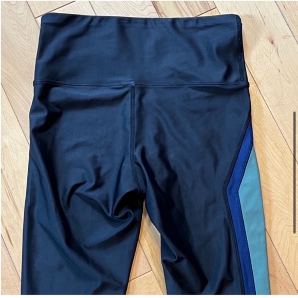 PE NATION Flight Series Legging Black 7/8 length midrise sculpted panels - Picture 5 of 7